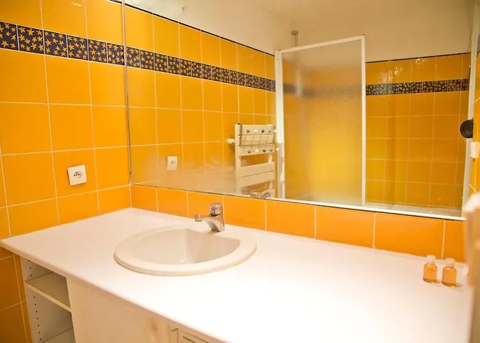 Camille - Authentic 4-bed Saint-germain Notre Dame Apartment *